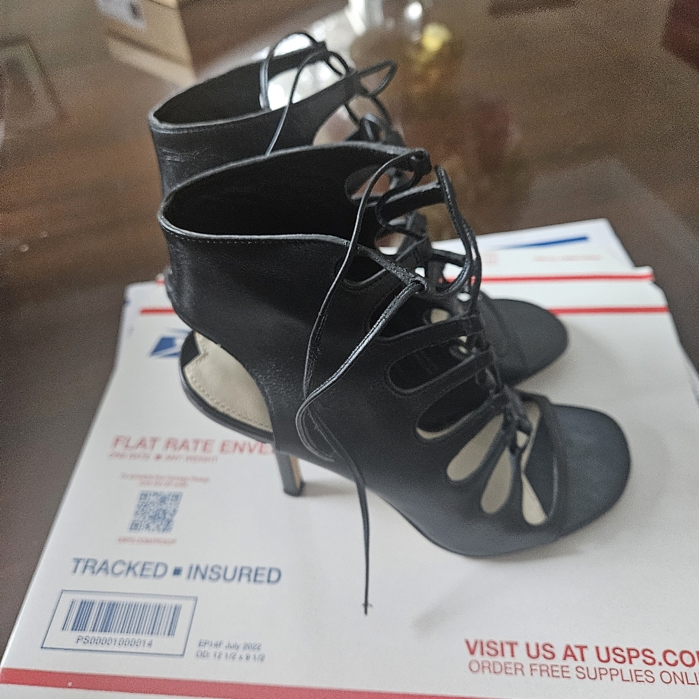 VIA SPIGA lace booties in gunmetal black size 5